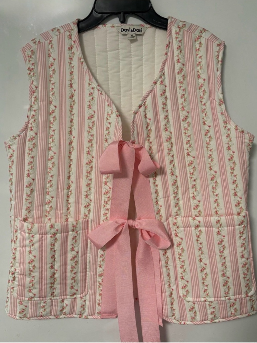 Davi & Dani Padded Quilted Floral Print Vest with Bow Tie Front in Pink